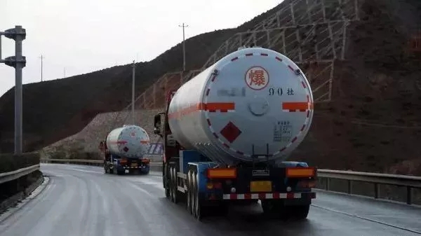 運費翻倍暴漲！四大運輸新規正式實施，貨車上高速成“奢侈品”？